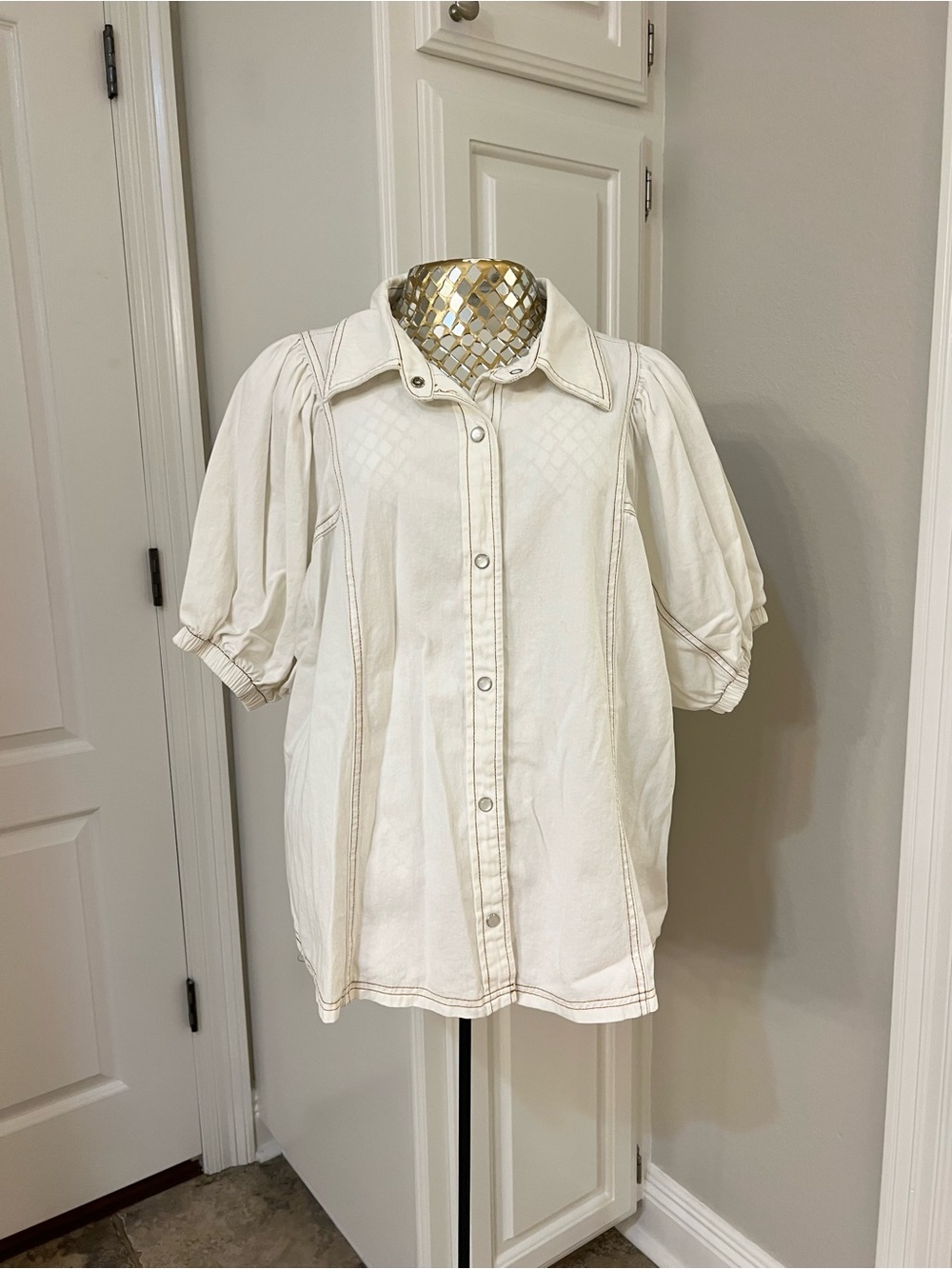 ENTRO Cream Puff Sleeve Button-Front Blouse
